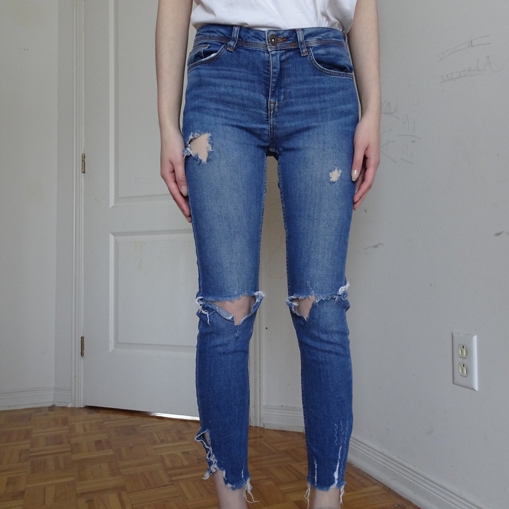 ZARA SKINNY RIPPED JEANS